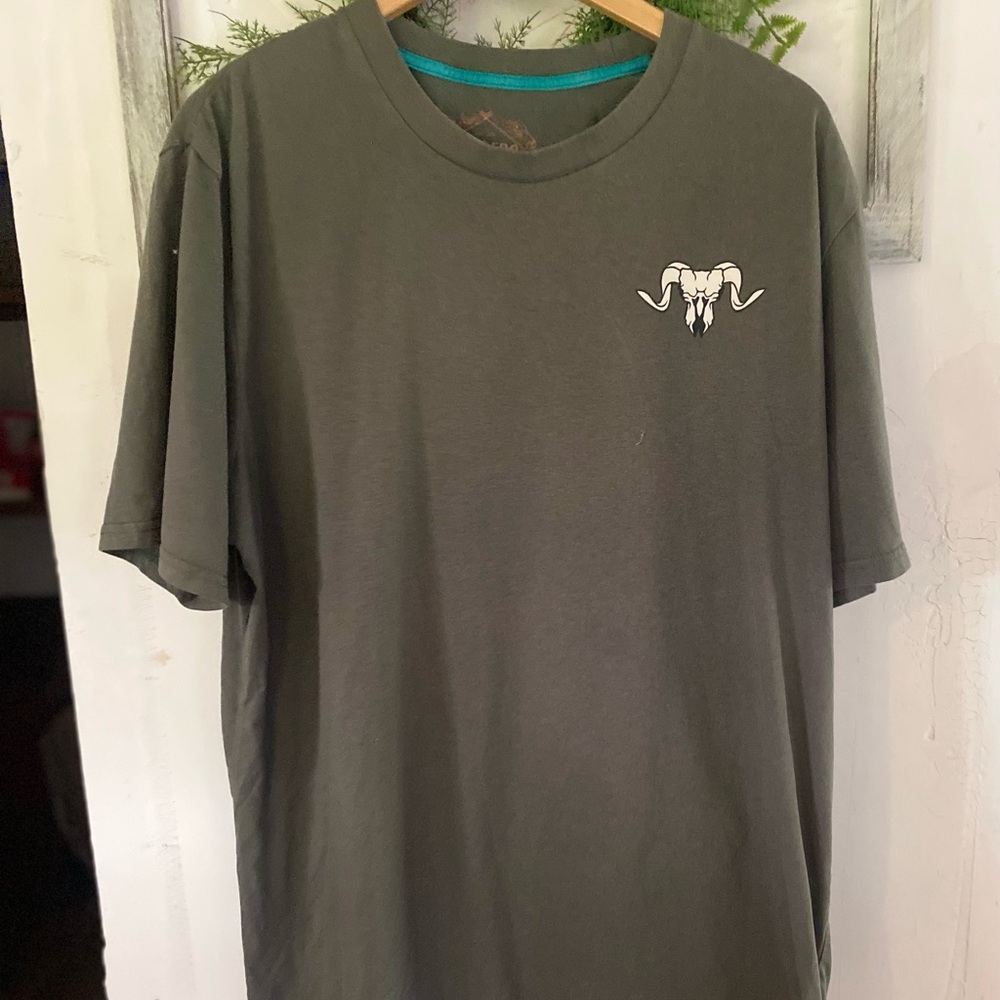 Men's Gray T-Shirt with Ram Skull Design